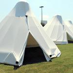 Jak wybrać najlepszą wypożyczalnię namiotów?