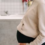 Ból brzucha na początku ciąży - czy jest podobny do dolegliwości okresowych?