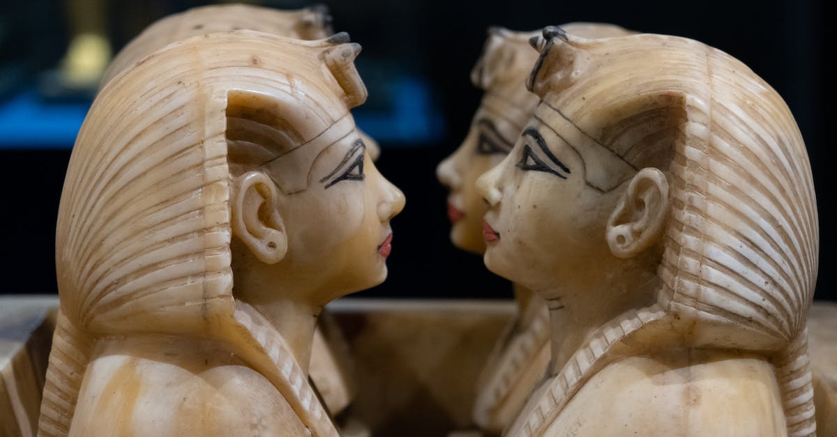 Dlaczego Ozyrys był ukazywany owinięty w bandaże jak mumia? Tajemnice starożytnego Egiptu odkrywane