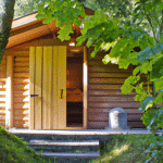 Czy warto zainstalować saunę w ogrodzie i jak to zrobić?